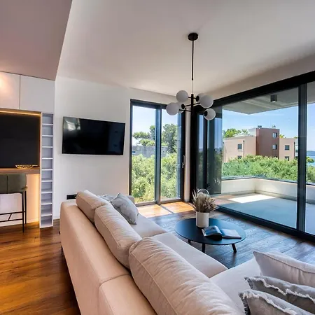 Apartment Crystal Ii