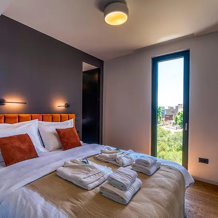 Crystal Ii Apartment