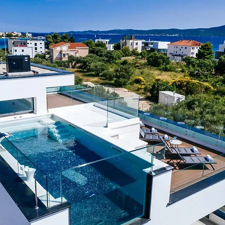 Crystal Ii Apartment