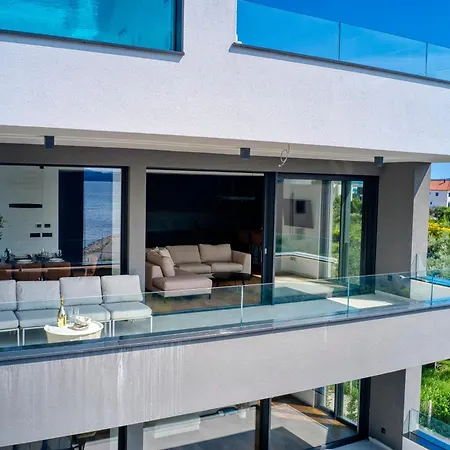 Crystal Ii Apartment